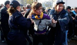 algerienne-arretee-par-la-police