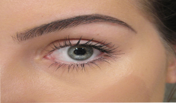 comment avoir plus de sourcils