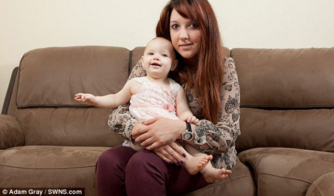 Nadia Watson avec sa petite fille Poppy à 11 mois 