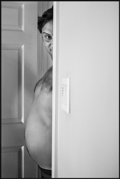 Pregnancy-man-photo-shoot-Justin-Sylvester_134658
