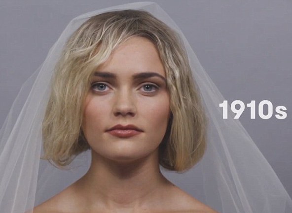2AECBCF800000578-3178431-This_decade_was_low_key_and_women_usually_had_undone_hair_with_j-a-1_1438180823649