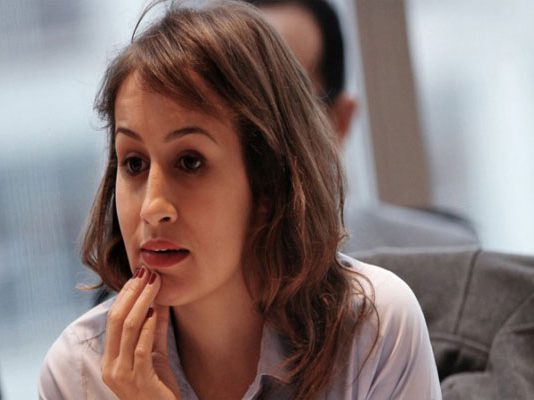 Amira Yahyaoui à Davos : « La Tunisie est dans un carrefour entre la dictature et la démocratie »